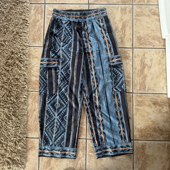 Free People Movement Light Weight Visionary Print Cargo Pants Size Small - Picture 3 of 11